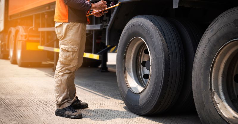 Quanto custa um pneu de caminhão em média? Descubra esta e outras informações!