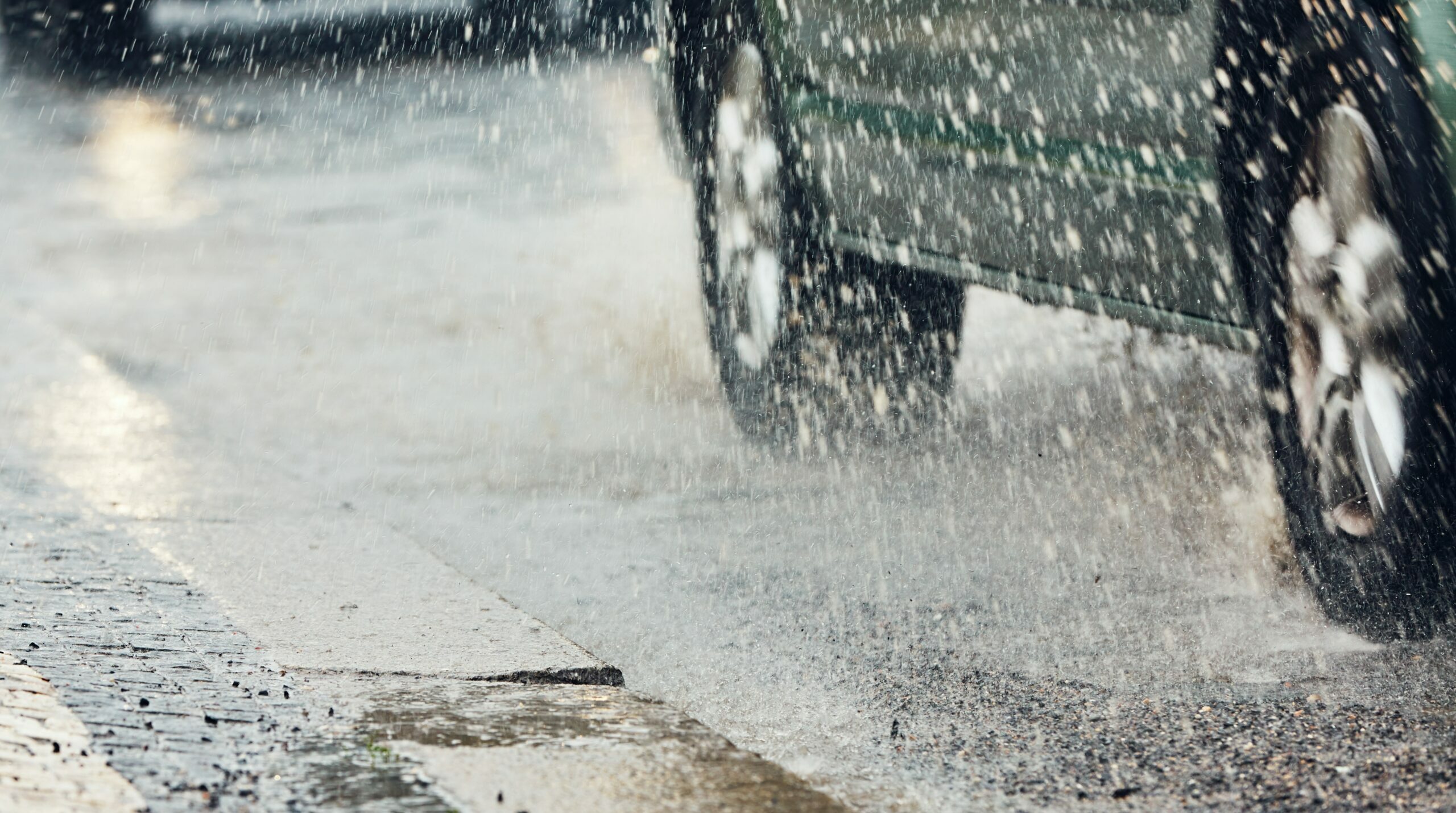 6 Pneus que garantem sua segurança na chuva intensa