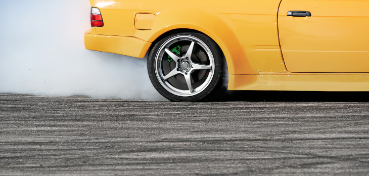 Carros rebaixados: a alteração impacta a vida útil dos pneus?